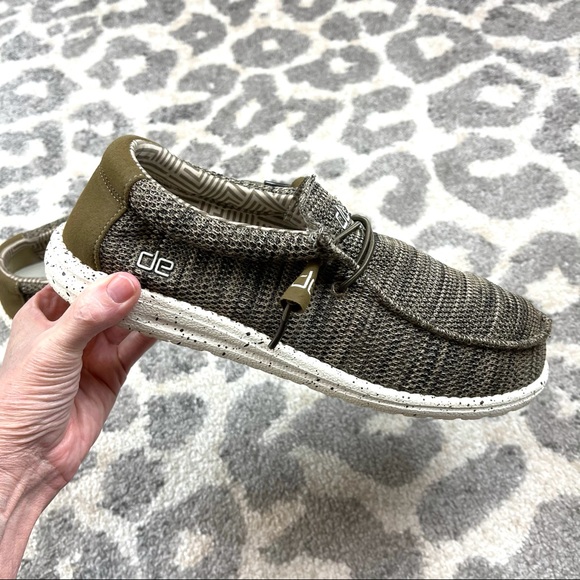 Hey Dude Brown Wally Sox Slip On Size 10 - Picture 9 of 12